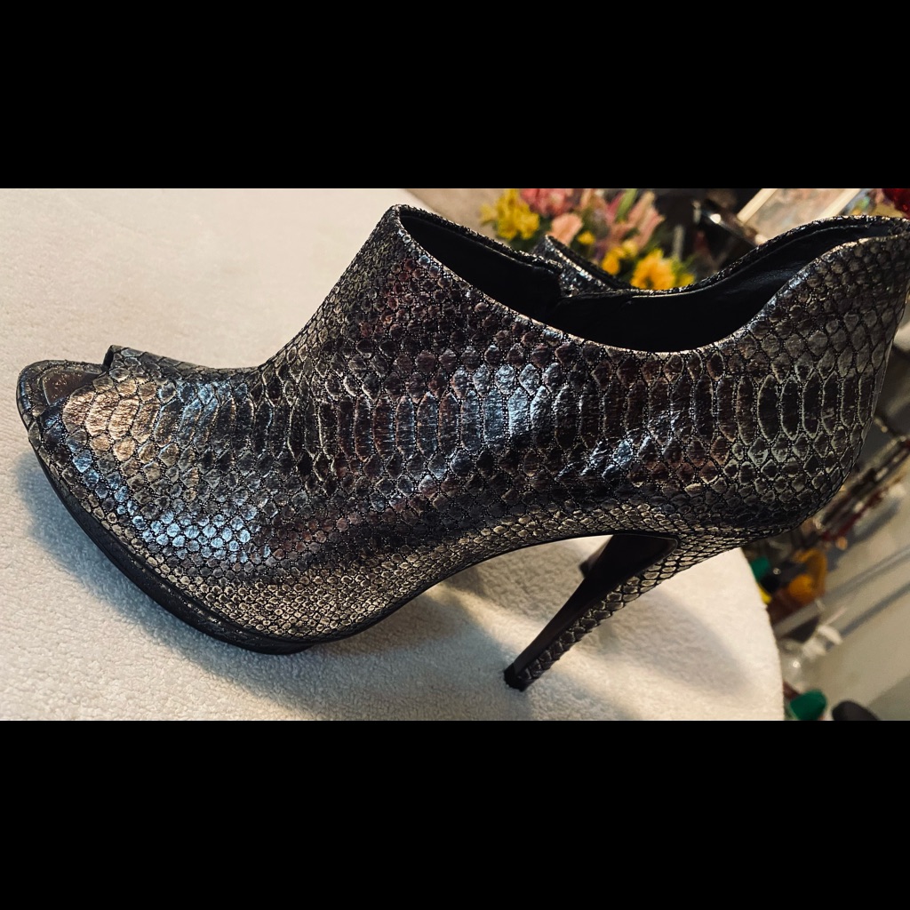 Brand New - Super Gorgeous High Quality Snakeskin Leather Heels By Bcbg - Box 46